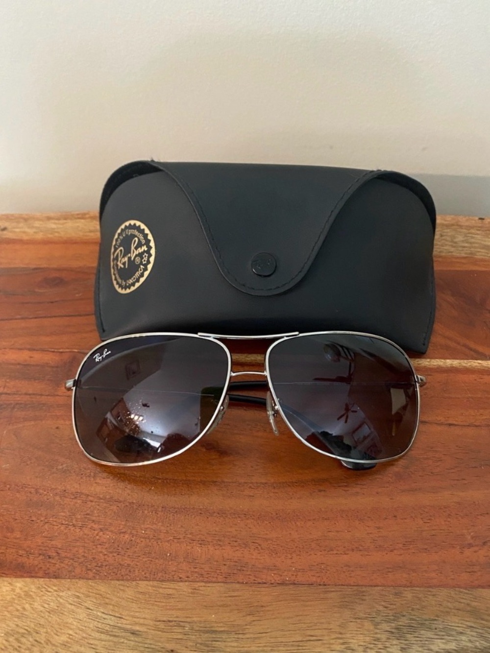 RB3267-003/8G_64 Men’s Ray-Ban silver metal Aviator Sunglasses with case.